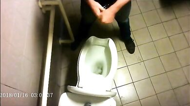 Spia Bagno Italiano: Ragazzi Etero Esposti Voyeur