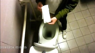 Spia Bagno Italiano: Ragazzi Etero Esposti Voyeur