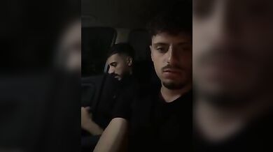 Ragazzo Italiano Etero si Sega per la Fidanzata