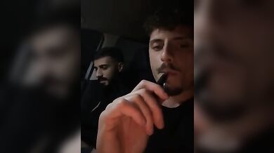 Ragazzo Italiano Etero si Sega per la Fidanzata