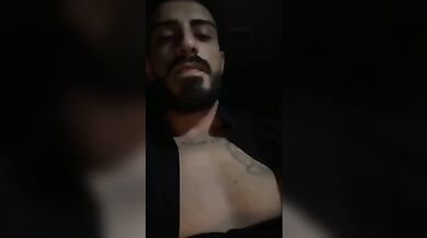 Ragazzo Italiano Etero si Sega per la Fidanzata