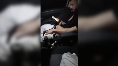 Ragazzo Italiano Etero si Sega per la Fidanzata