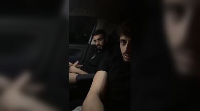 Ragazzo Italiano Etero si Sega per la Fidanzata