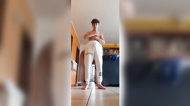 Ragazzi Italiani Etero Mostrano Cazzi in Macchina