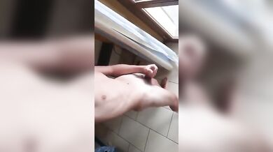 Ragazzo Italiano Arrapato Mostra Cazzo in Webcam