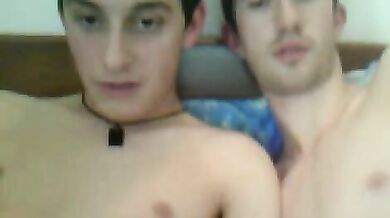 Ragazzo Italiano si Sega il Cazzo Grosso Arrapato