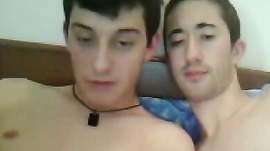 Ragazzo Italiano si Sega il Cazzo Grosso Arrapato