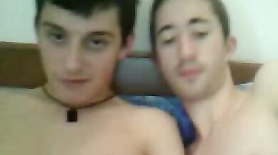 Ragazzo Italiano si Sega il Cazzo Grosso Arrapato