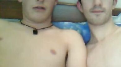 Ragazzo Italiano si Sega il Cazzo Grosso Arrapato