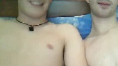 Ragazzo Italiano si Sega il Cazzo Grosso Arrapato