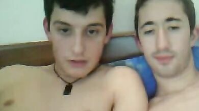 Ragazzo Italiano si Sega il Cazzo Grosso Arrapato