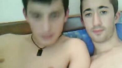 Ragazzo Italiano si Sega il Cazzo Grosso Arrapato