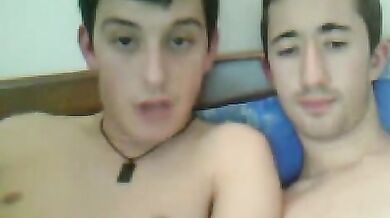 Ragazzo Italiano si Sega il Cazzo Grosso Arrapato