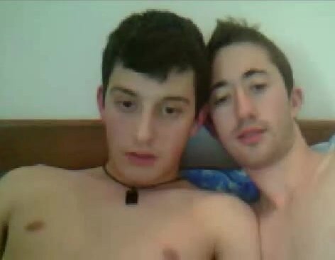 Ragazzo Italiano si Sega il Cazzo Grosso Arrapato