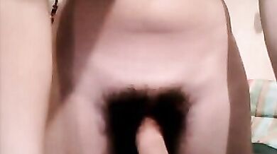 Giovane Italiano Dotato si Sega con Passione