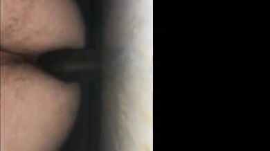 Scopata nera senza preservativo al Glory Hole della cabina