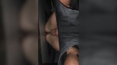 Scopata nera senza preservativo al Glory Hole della cabina