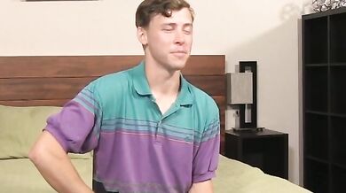 Nolan gode di una sega lenta sul suo cazzo grosso