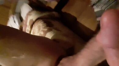 Divertimento serale con amico e fisting reciproco italiano