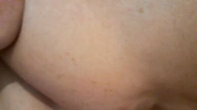 Divertimento serale con amico e fisting reciproco italiano