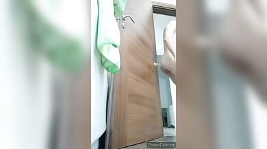 Twink fighetto italiano si sfonda il culo col dildo