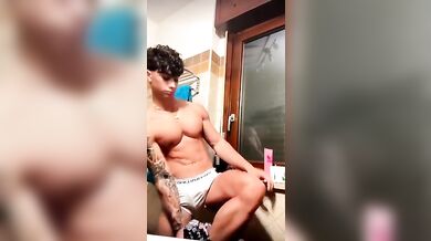 Mattia Gallettini muscoloso italiano sborra da hunk