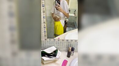 Skinny italiano con uccello enorme si sbatte