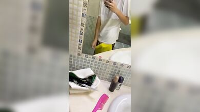 Skinny italiano con uccello enorme si sbatte