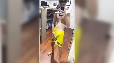 Skinny italiano con uccello enorme si sbatte