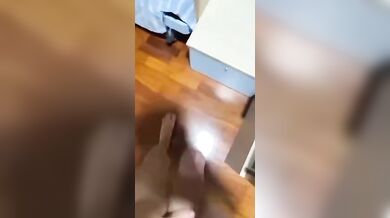 Skinny italiano con uccello enorme si sbatte