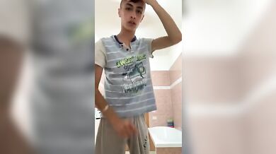 Skinny twink italiano cazzone duro da scopare