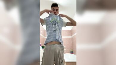 Skinny twink italiano cazzone duro da scopare