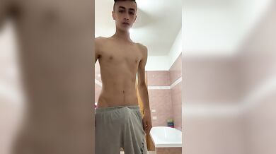 Skinny twink italiano cazzone duro da scopare