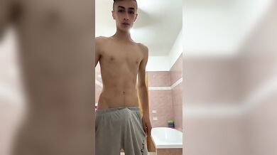 Skinny twink italiano cazzone duro da scopare