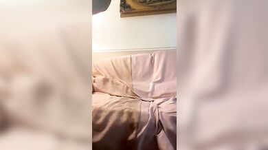 Ragazzo passivo italioano si sfonda il culo da solo