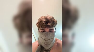 Fit sexy italiano si mena fino a schizzare