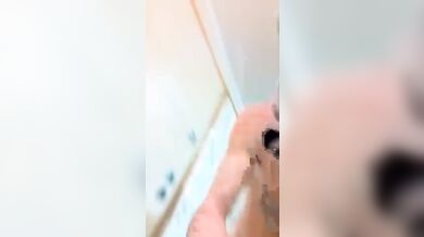 Fit sexy italiano si mena fino a schizzare