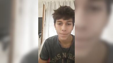 Frocio e schiavo italiano si fa usare come cesso