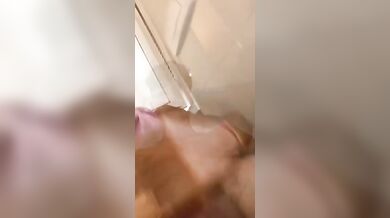 Twink italiano sexy si sega da fighetto