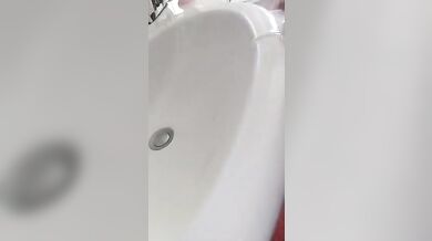 Giovane twink italiano arrapato da morire