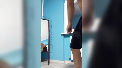 Muscoloso italiano si sega cazzone grosso