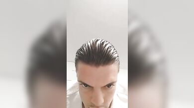 Muscle camboy italiano con uccello enorme