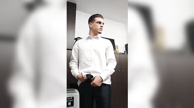 Muscle camboy italiano con uccello enorme