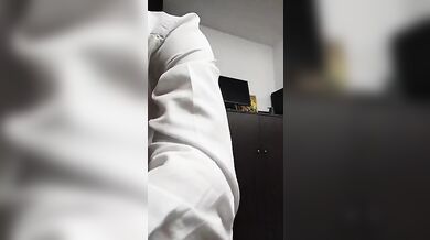 Muscle camboy italiano con uccello enorme