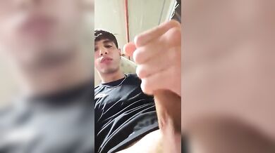 Pig italiano arrapato si sega da porco