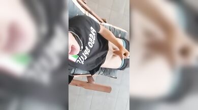 Twink italiano hot si mena in HD