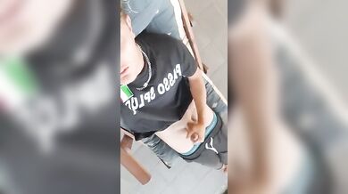 Twink italiano hot si mena in HD