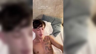 Twink italiano scopato da amici spagnoli