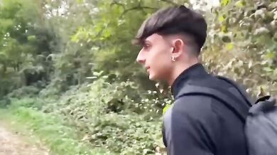 Teo italiano si sega nel bosco col cazzone