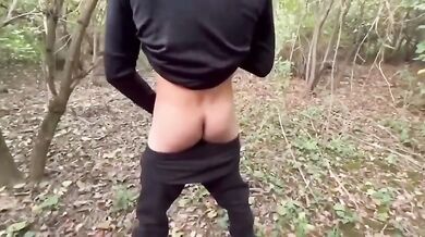 Teo italiano si sega nel bosco col cazzone